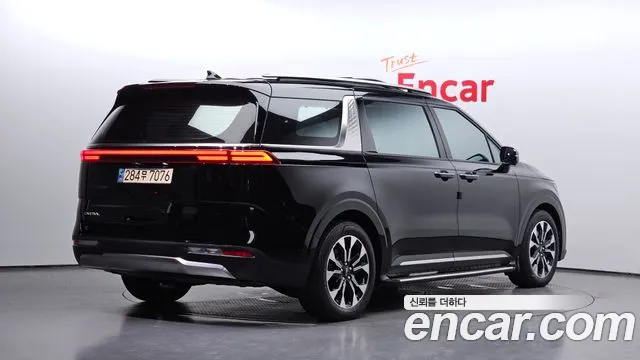 Kia Carnival 2023 thumb 2