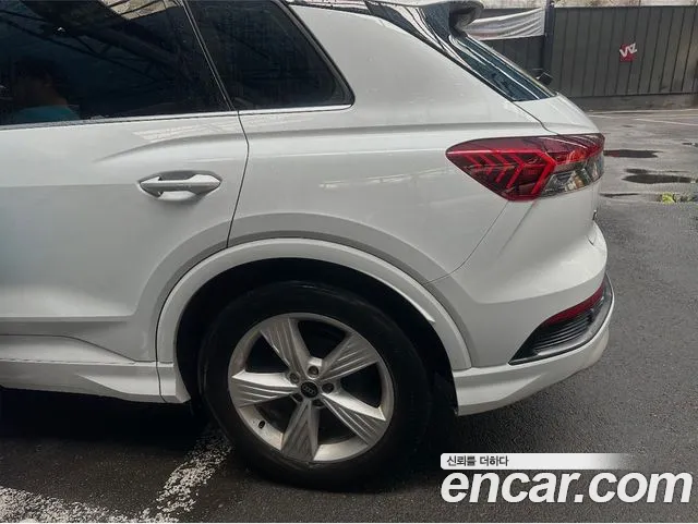Audi Q4 e-tron 2022 thumb 2