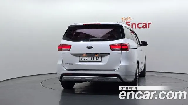 Kia Carnival 2015 thumb 4