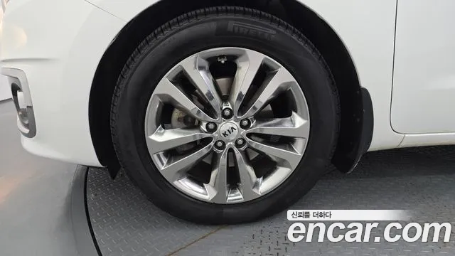 Kia Carnival 2015 thumb 5