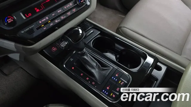 Kia Carnival 2015 thumb 9