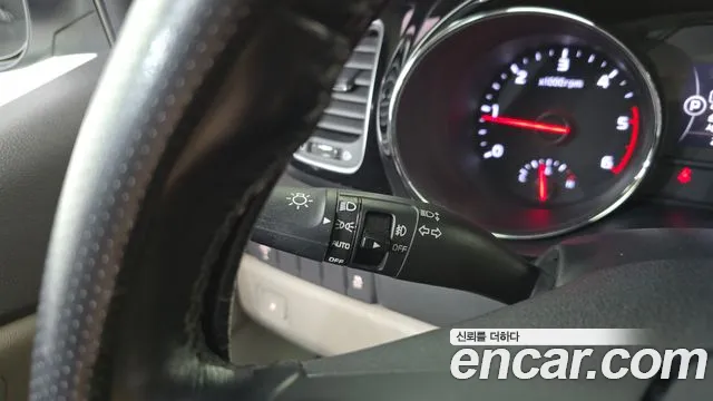 Kia Carnival 2015 thumb 12
