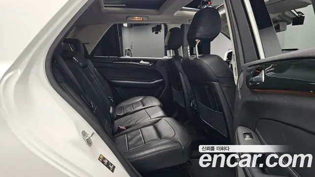 Mercedes-Benz GLE 2016 thumb 12