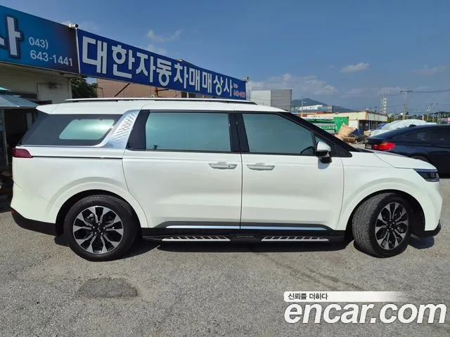 Kia Carnival 2021 thumb 3