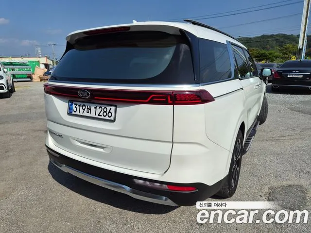 Kia Carnival 2021 thumb 4