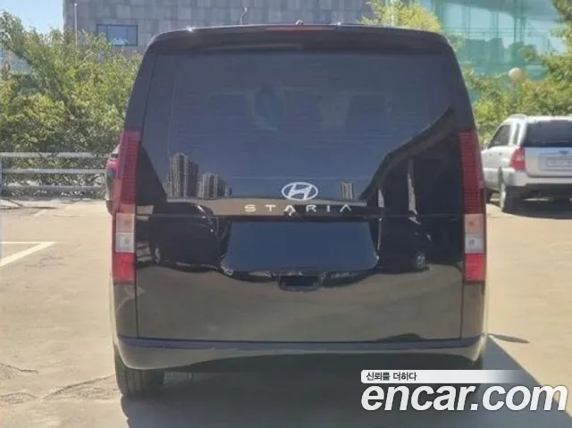 Hyundai Staria 2025 thumb 4
