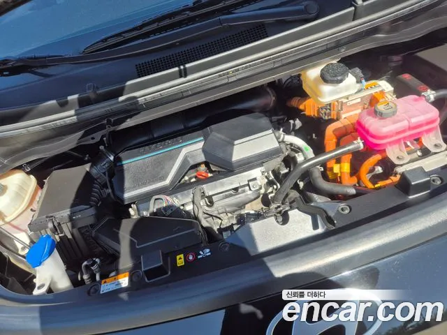 Hyundai Staria 2025 thumb 6