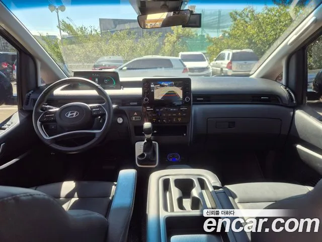 Hyundai Staria 2025 thumb 7