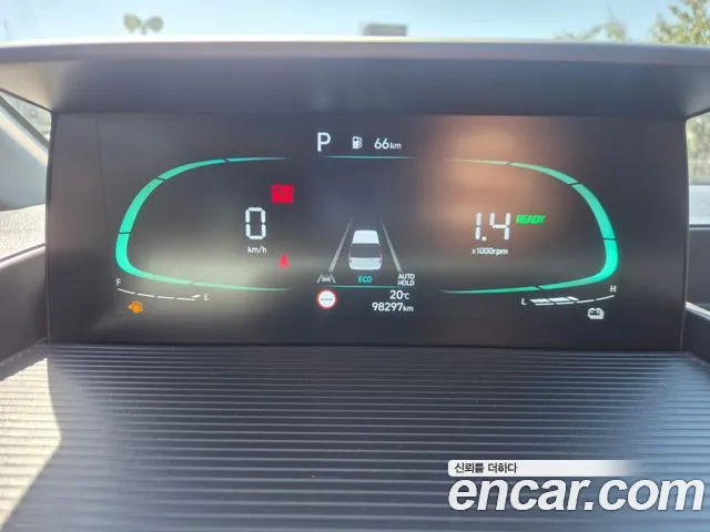 Hyundai Staria 2025 thumb 8