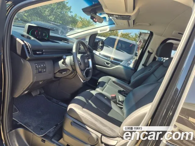 Hyundai Staria 2025 thumb 10