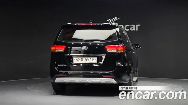 Kia Carnival 2015 thumb 4