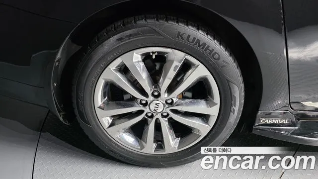 Kia Carnival 2015 thumb 5
