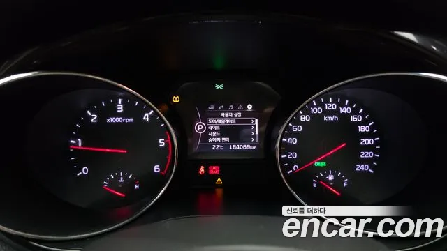 Kia Carnival 2015 thumb 8