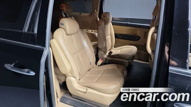 Kia Carnival 2015 thumb 12