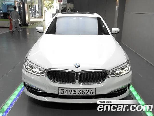 BMW 5-Series 2020 thumb 3