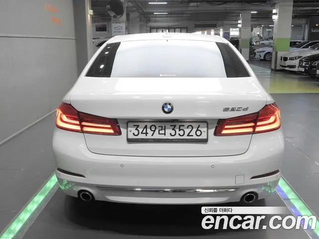 BMW 5-Series 2020 thumb 4