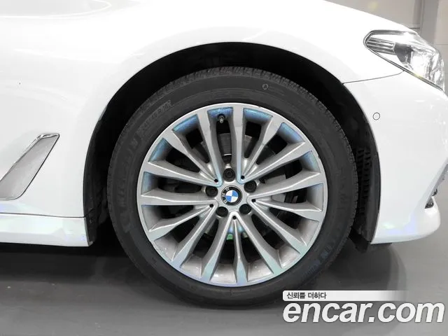 BMW 5-Series 2020 thumb 5
