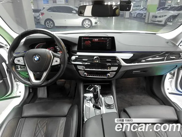 BMW 5-Series 2020 thumb 7