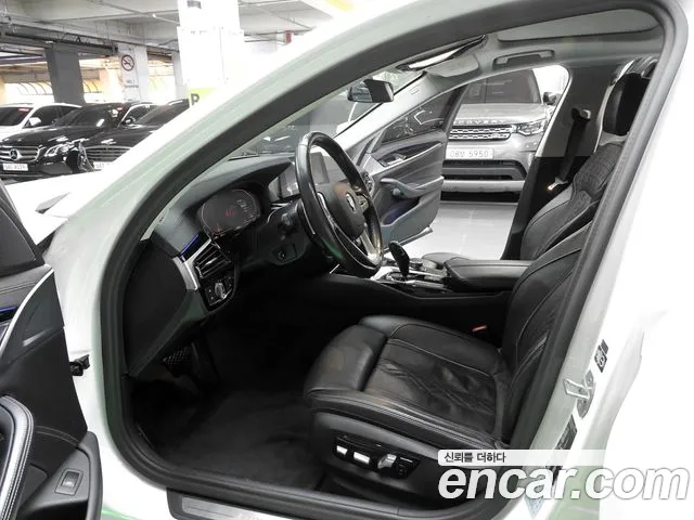BMW 5-Series 2020 thumb 10