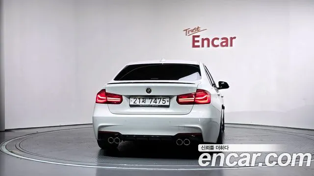 BMW 3-Series 2018 thumb 4
