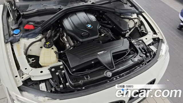 BMW 3-Series 2018 thumb 6
