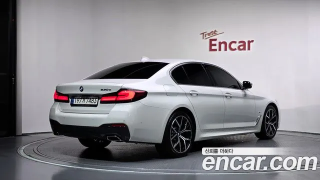 BMW 5-Series 2021 thumb 2