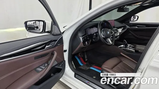 BMW 5-Series 2021 thumb 10