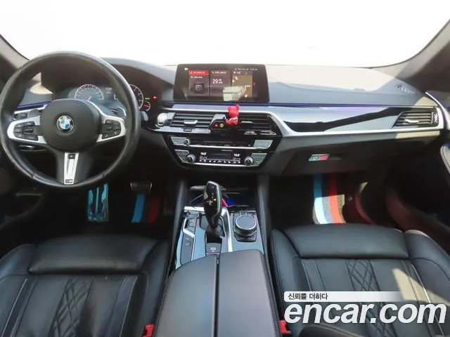BMW 5-Series 2019 thumb 8