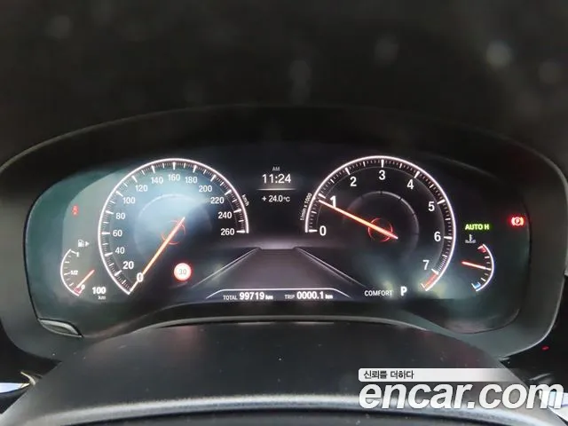 BMW 5-Series 2019 thumb 9