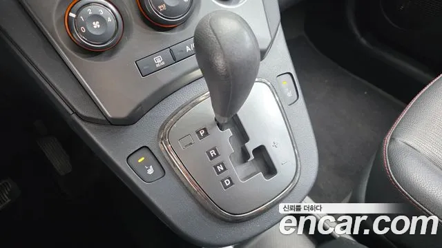Kia Carens 2011 thumb 9