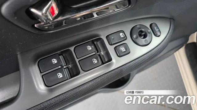Kia Carens 2011 thumb 11