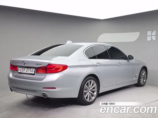 BMW 5-Series 2019 thumb 2