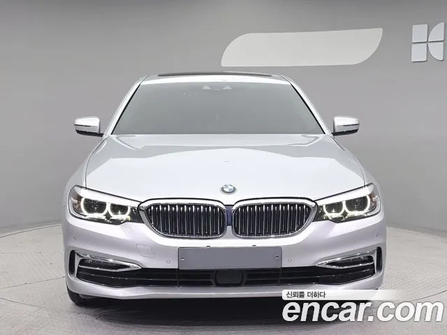 BMW 5-Series 2019 thumb 3
