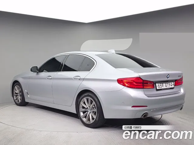 BMW 5-Series 2019 thumb 4