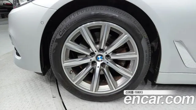 BMW 5-Series 2019 thumb 5