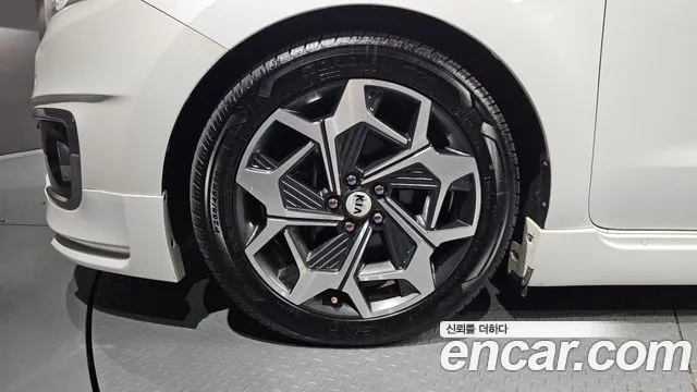 Kia Carnival 2016 thumb 5