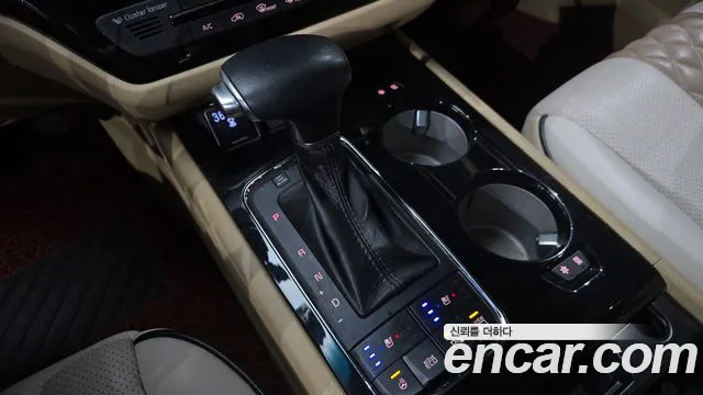 Kia Carnival 2016 thumb 9