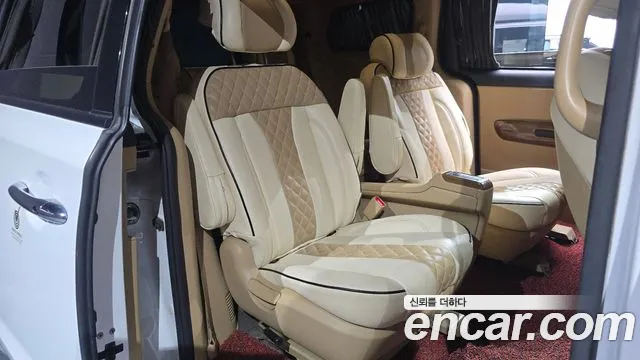 Kia Carnival 2016 thumb 11