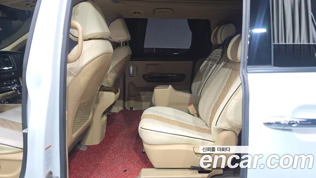 Kia Carnival 2016 thumb 12
