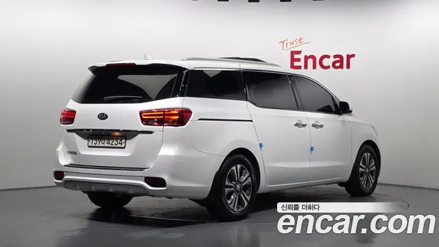 Kia Carnival 2019 thumb 2