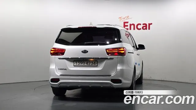 Kia Carnival 2019 thumb 4