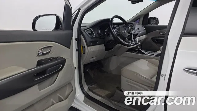 Kia Carnival 2019 thumb 10