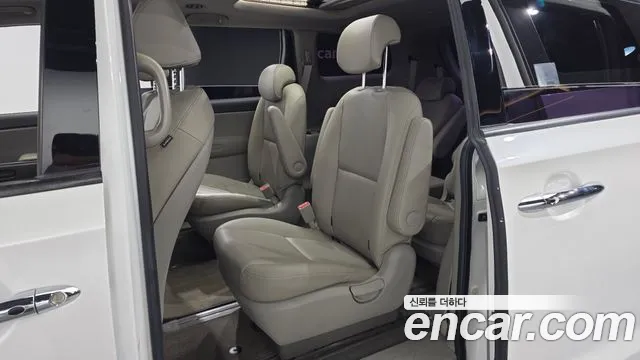 Kia Carnival 2019 thumb 11
