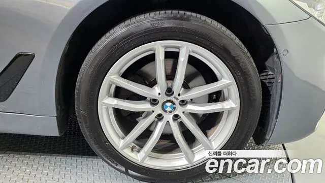 BMW 5-Series 2017 thumb 5
