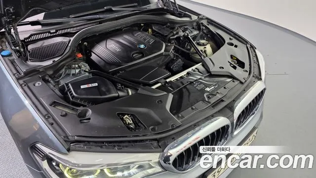 BMW 5-Series 2017 thumb 6