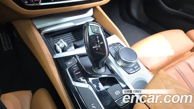 BMW 5-Series 2017 thumb 9