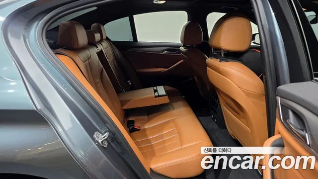 BMW 5-Series 2017 thumb 12
