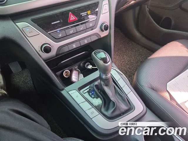 Hyundai Avante 2017 thumb 10
