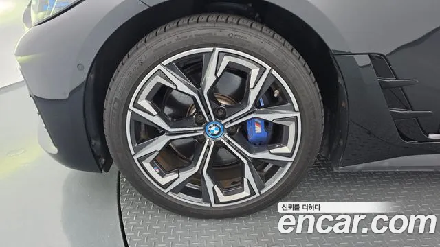 BMW i4 2023 thumb 5
