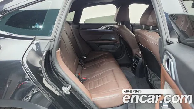 BMW i4 2023 thumb 11